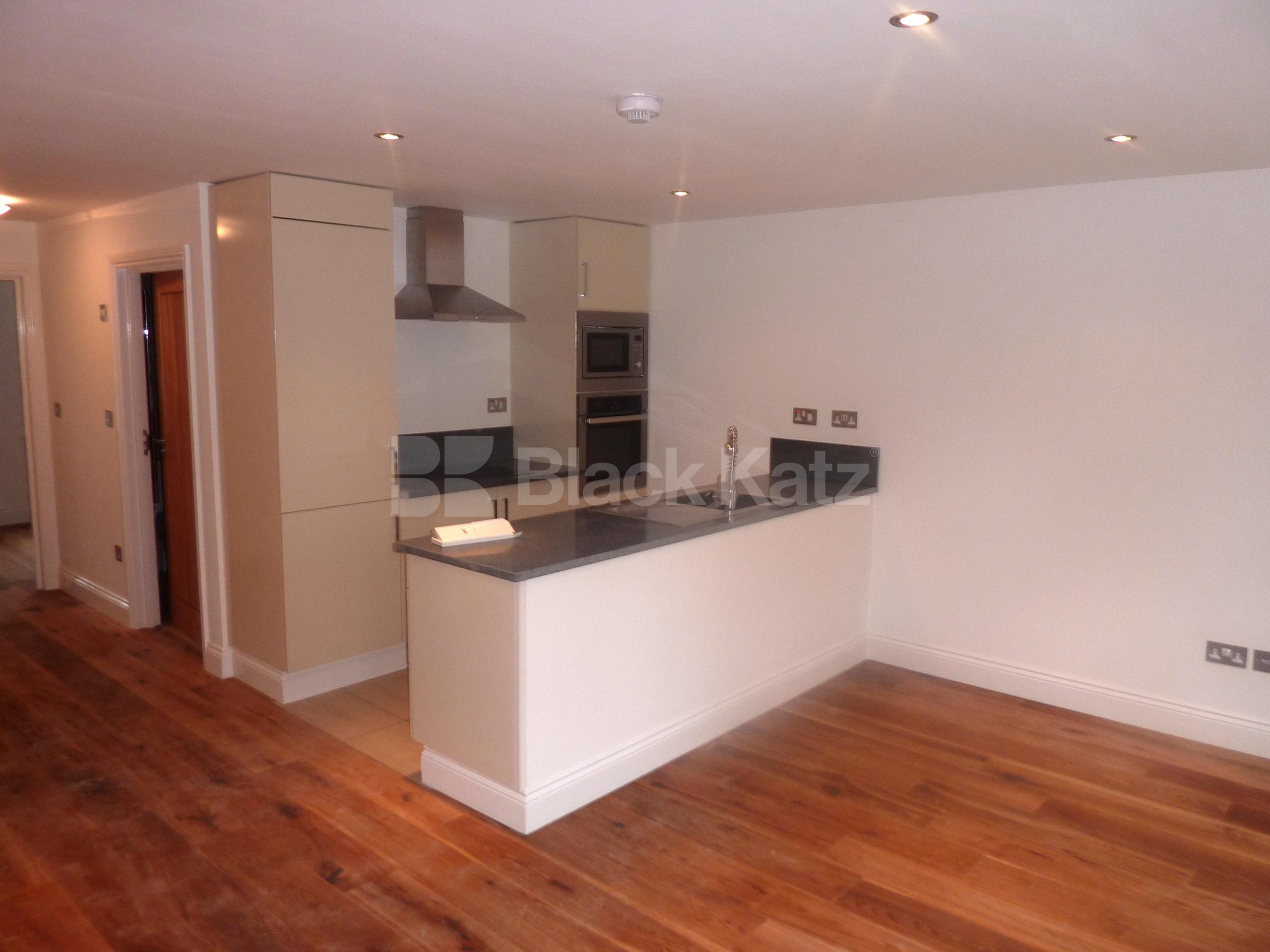 			4 BED IN CAMDEN !!!!, 4 Bedroom, 1 bath, 1 reception Flat			 Camden Street, CAMDEN NW1